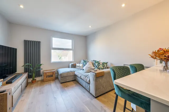 Fulham Palace Road, London, SW6, photo 1