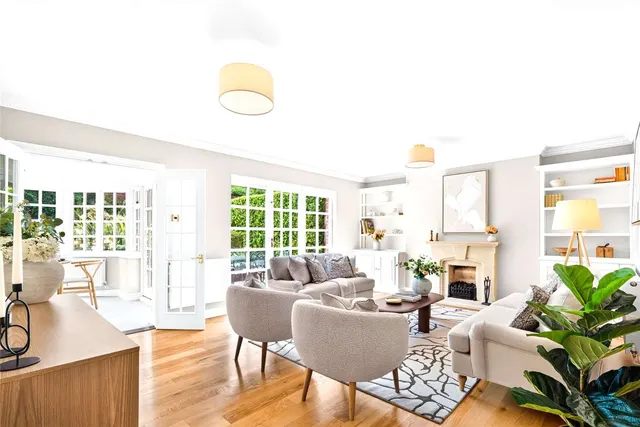 Photo 3 — Broxbournebury Mews, Broxbourne, Hertfordshire, EN10 7JA
