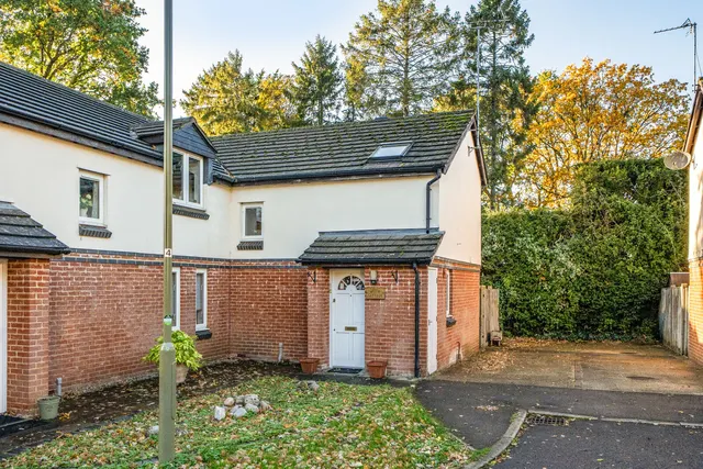 Walker Close, Woodcote, RG8, photo 1