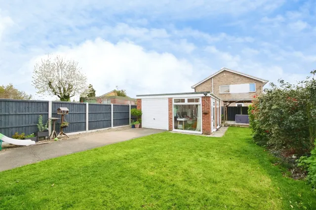 Photo 3 — Greenshaw Drive, Haxby, York
