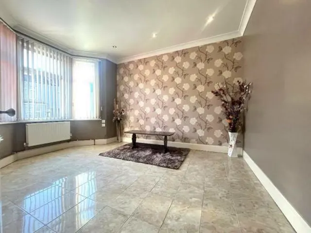 Photo 2 — Chatsworth Road, Luton LU4 8AS