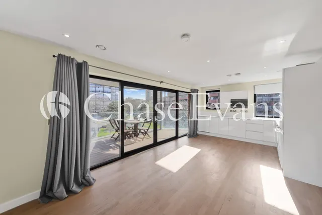 Cape Apartments, 130 Rotherhithe New Road, Surrey Quays, London, SE16, photo 1