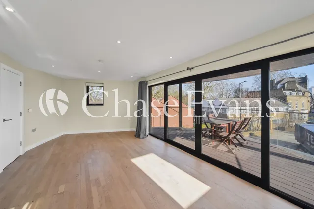 Photo 2 — Cape Apartments, 130 Rotherhithe New Road, Surrey Quays, London, SE16