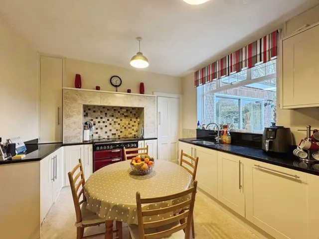 Photo 2 — Swallowcliffe Gardens, Yeovil