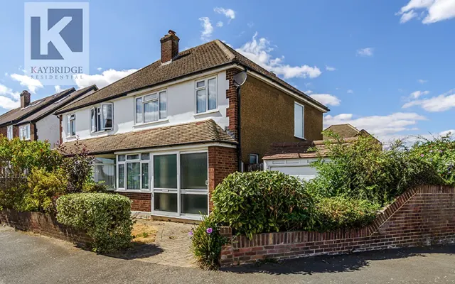 Cumberland Drive, Chessington, KT9, photo 1