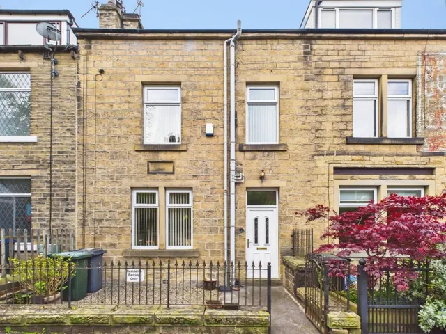 Fernbank Drive, Bingley, BD16, photo 1