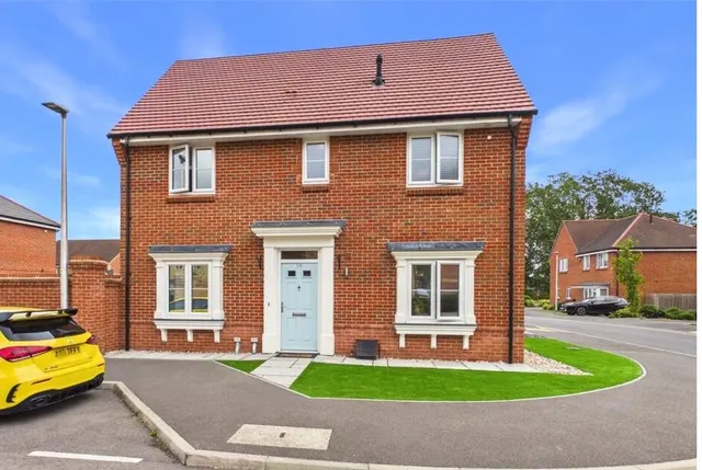 3 bedroom house — Equestrian Court, Arborfield Green, Reading, Berkshire, RG2