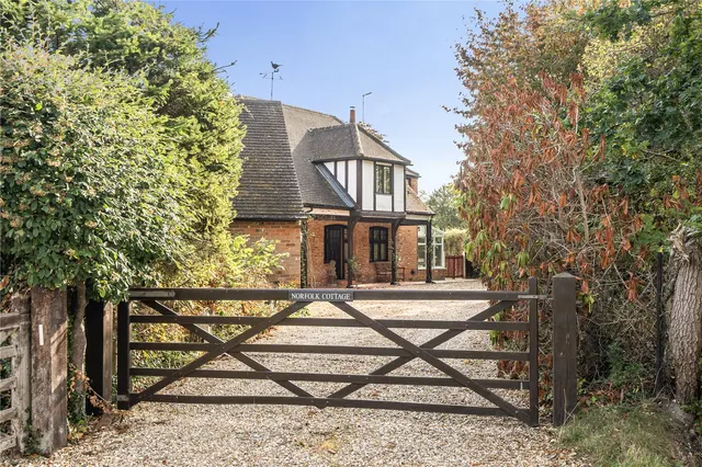 New Mill Lane, Eversley, RG27, photo 1