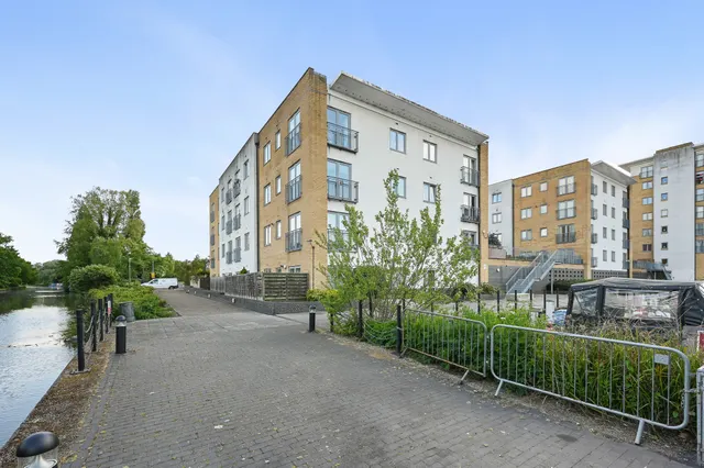 Waxlow Way, Northolt, UB5, photo 1