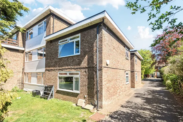 Photo 3 — Grand Drive, Raynes Park, London, SW20