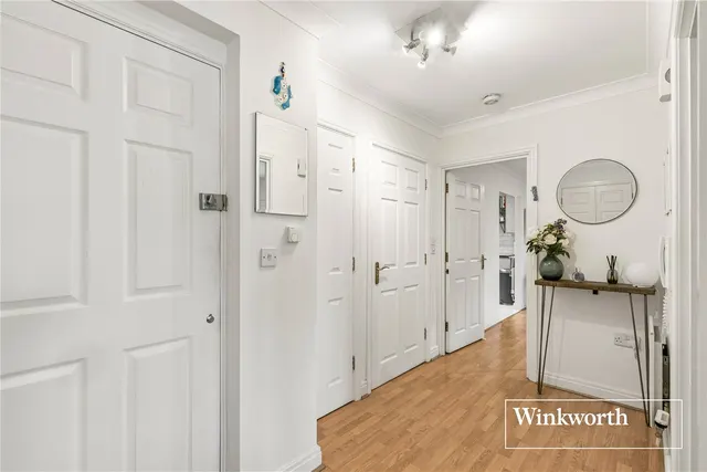 Shillingford Close, Mill Hill East, NW7, photo 3
