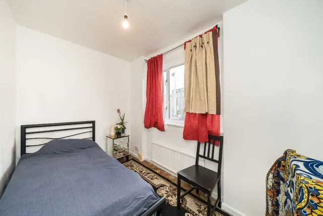 Bourke Close, SW4, photo 3