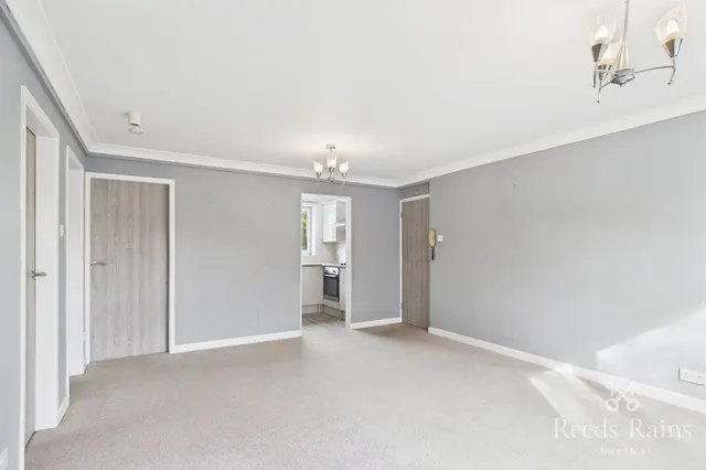 Chatsworth Road, Chesterfield, S40, photo 3