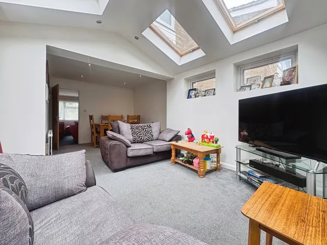 Photo 2 — Oast House Crescent, Farnham, Surrey, GU9 0NP