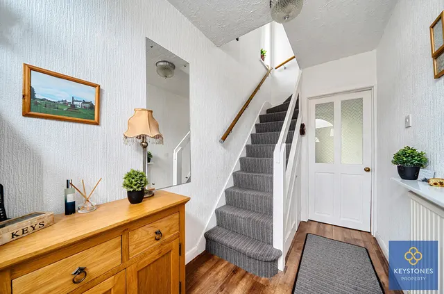 Photo 2 — Ravenswood Close, Romford, RM5 2UD