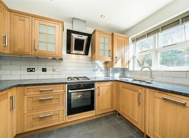 Photo 3 — Hackford Road, Stockwell, SW9