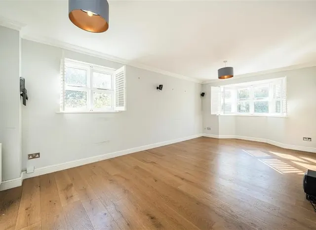Photo 2 — Hackford Road, Stockwell, SW9
