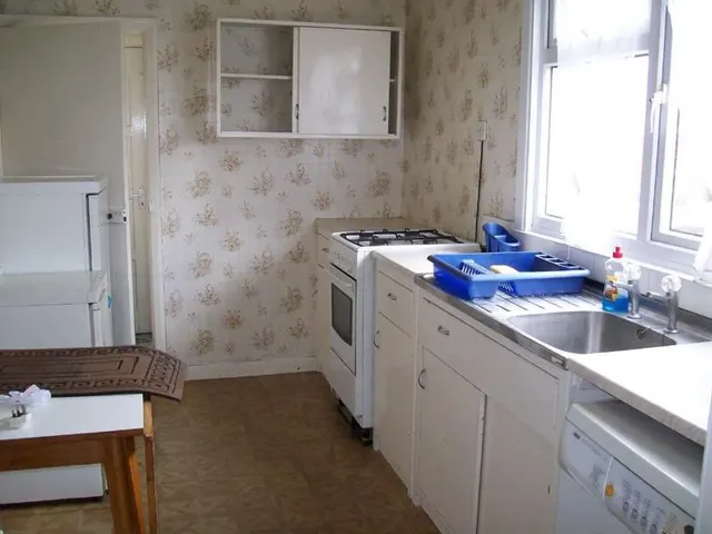 Photo 2 — Stratford Road, Luton LU4 8NG
