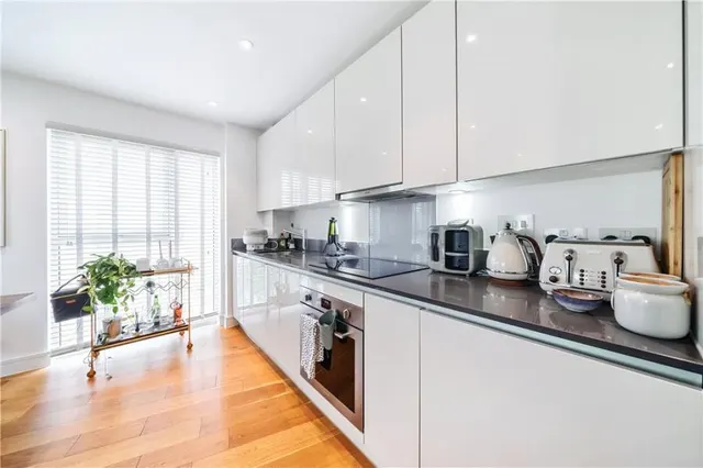 Fairbourne Road, London, SW4, photo 3