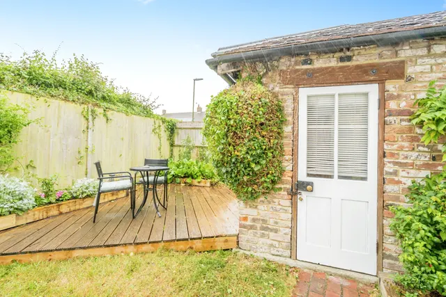 St. Pauls Road, Chichester, PO19, photo 3