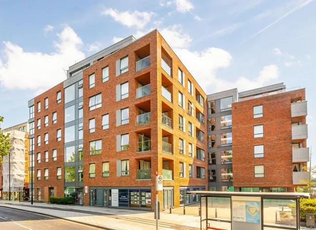 High Street, Brentford, TW8, photo 1