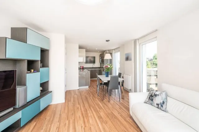 Finchley Road NW2, photo 1