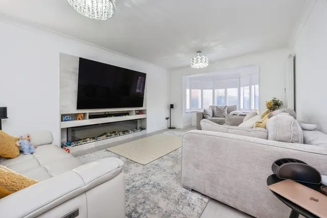 Owen Way, Higham Ferrers, NN10, photo 2