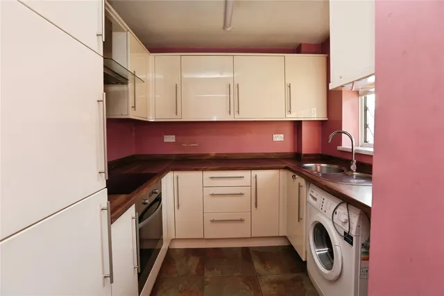 Vineyard Close, Southampton, SO19, photo 2