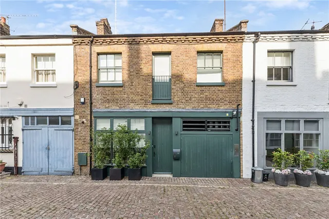 Lancaster Mews, London, W2, photo 1
