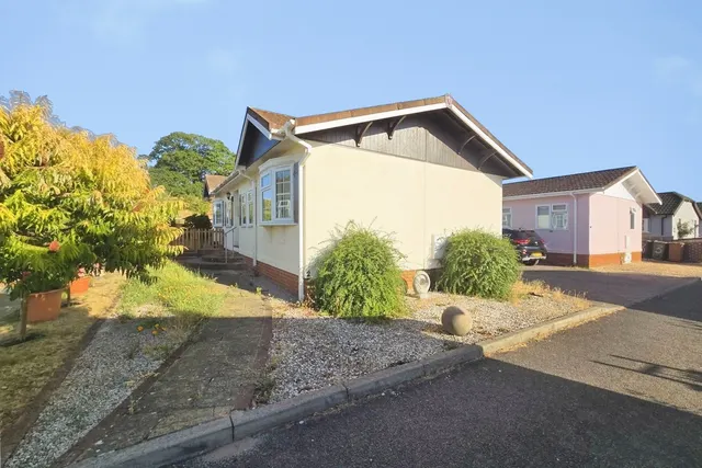 The Oaks, Surrey Hills Park, Normandy, Surrey, GU3 2BQ, photo 1