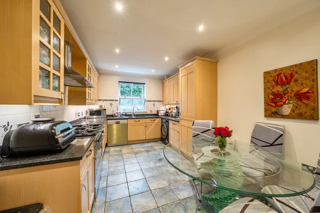 Ducks Hill Road, Northwood, HA6, photo 3