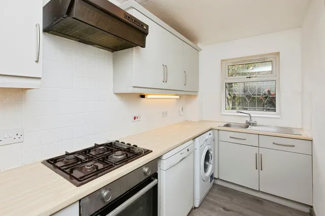 Photo 2 — Swinderby Drive, Oakwood, Derby