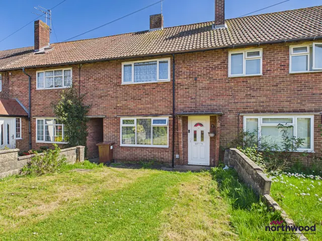 Crawley Crescent, Hampden Park, BN22, photo 1