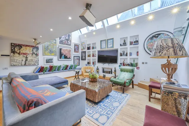 Photo 2 — 8a Gunter Grove, London