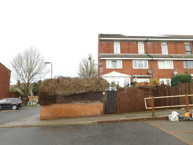 Allingham Close, London, W7, photo 3