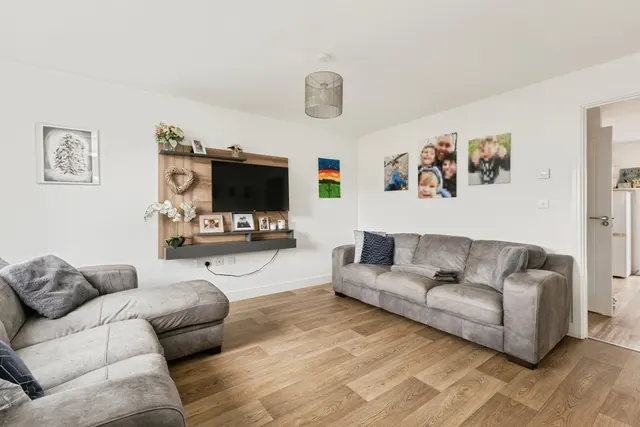 Photo 3 — Aspen Drive, WYMONDHAM, Norfolk, NR18