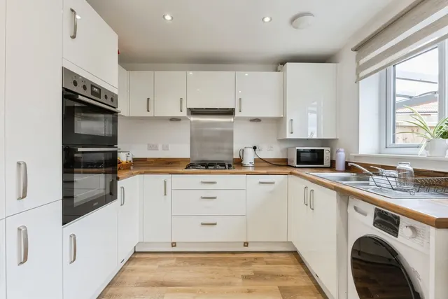 Photo 2 — Aspen Drive, WYMONDHAM, Norfolk, NR18