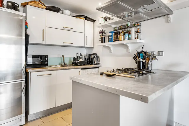 Commercial Road, London, E14, photo 3