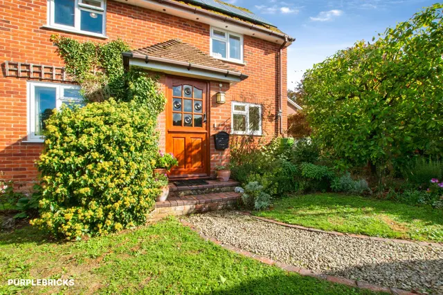 The Crescent, Andover, SP11, photo 1