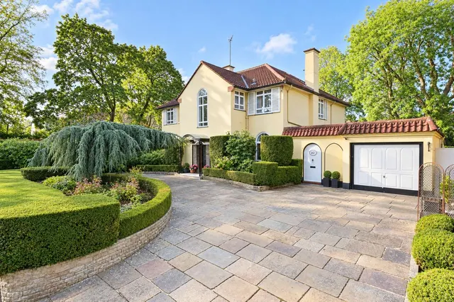 Northwood, HA6, photo 1