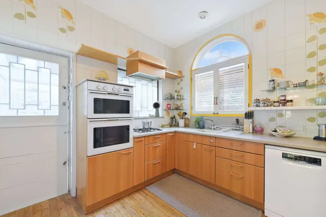 Northwood, HA6, photo 3
