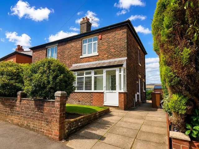 2 bedroom house — Earl Road, Ramsbottom, Greater Manchester, BL0