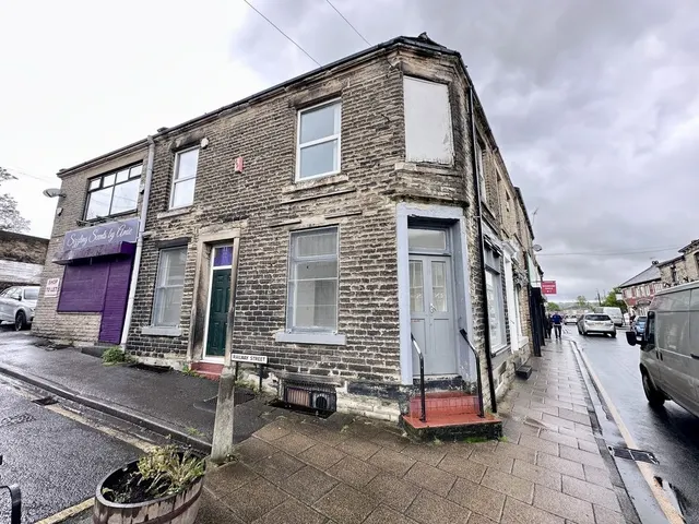 Northgate, Cleckheaton BD19 3HS, photo 1