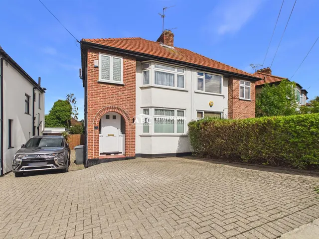 Riverdene, Edgware, photo 1