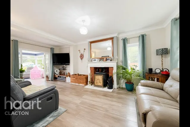 London Road, Clacton-On-Sea, CO16, photo 3