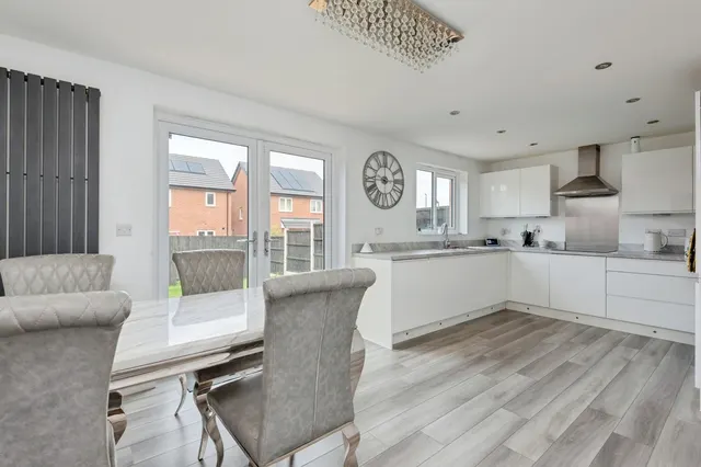 Fields Avenue, Halewood, L26, photo 2