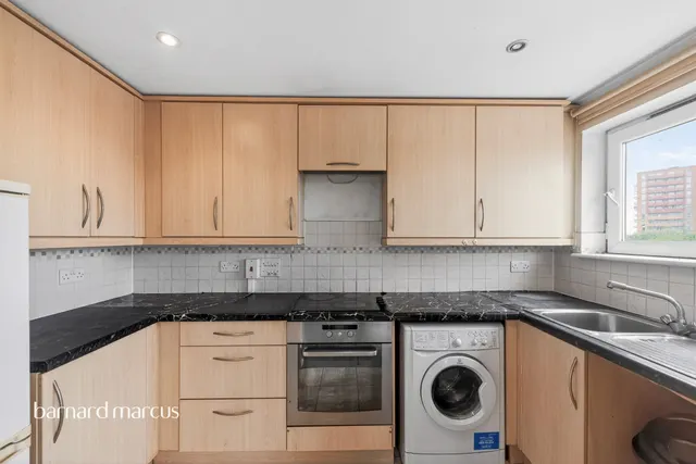 Bedfont Lane, Feltham, TW13, photo 3