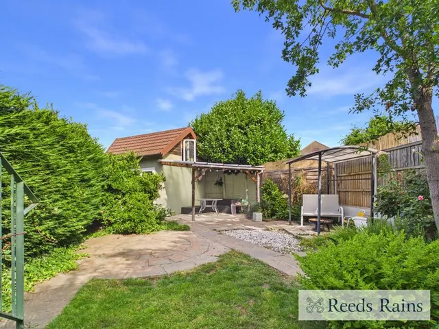 Photo 3 — Upper Rainham Road, Hornchurch, RM12