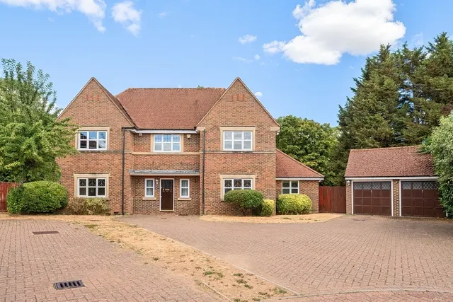 Heathside Place, Epsom KT18, photo 1