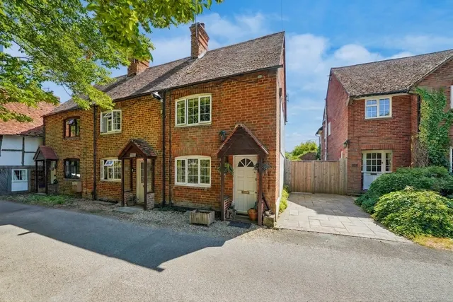 2 bedroom property, The Causeway, Steventon, OX13